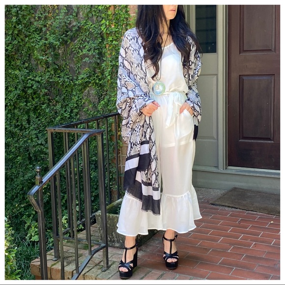 WHITE ANKLE JUMPSUIT WITH SIDE POCKETS - Picture 3 of 8